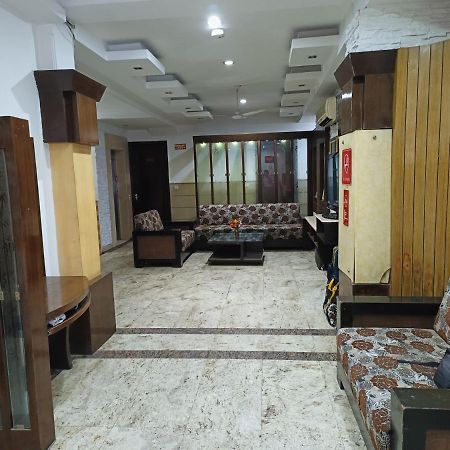 Hotel Tjs Grand Delhi Kültér fotó