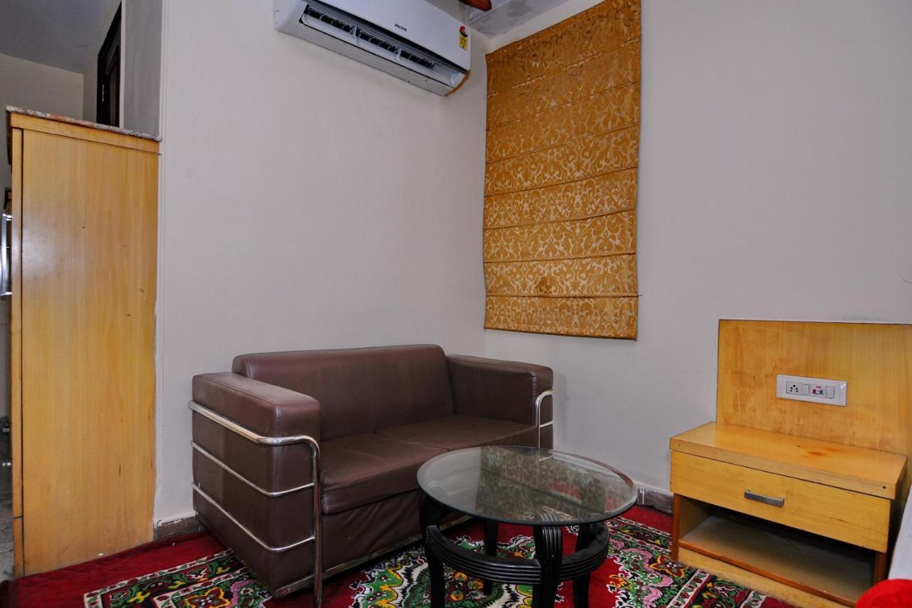 Hotel Tjs Grand Delhi Kültér fotó