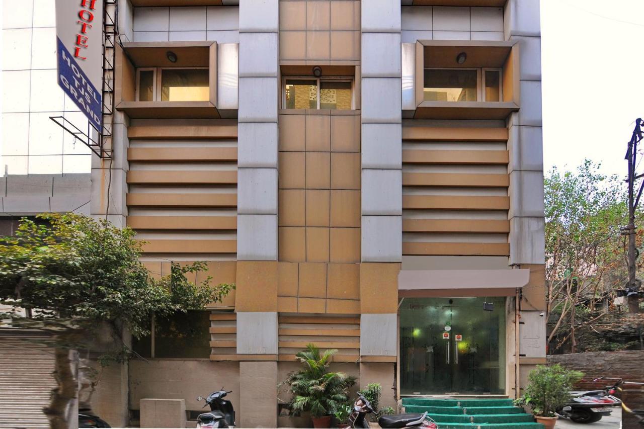 Hotel Tjs Grand Delhi Kültér fotó