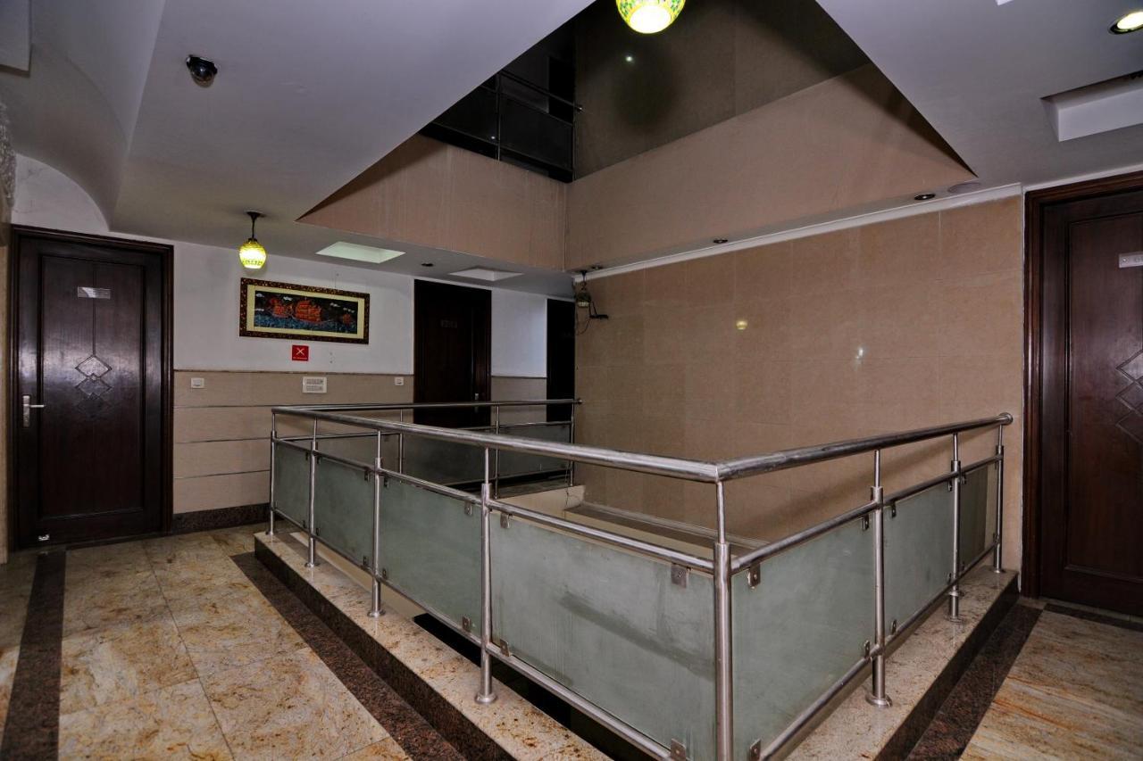Hotel Tjs Grand Delhi Kültér fotó
