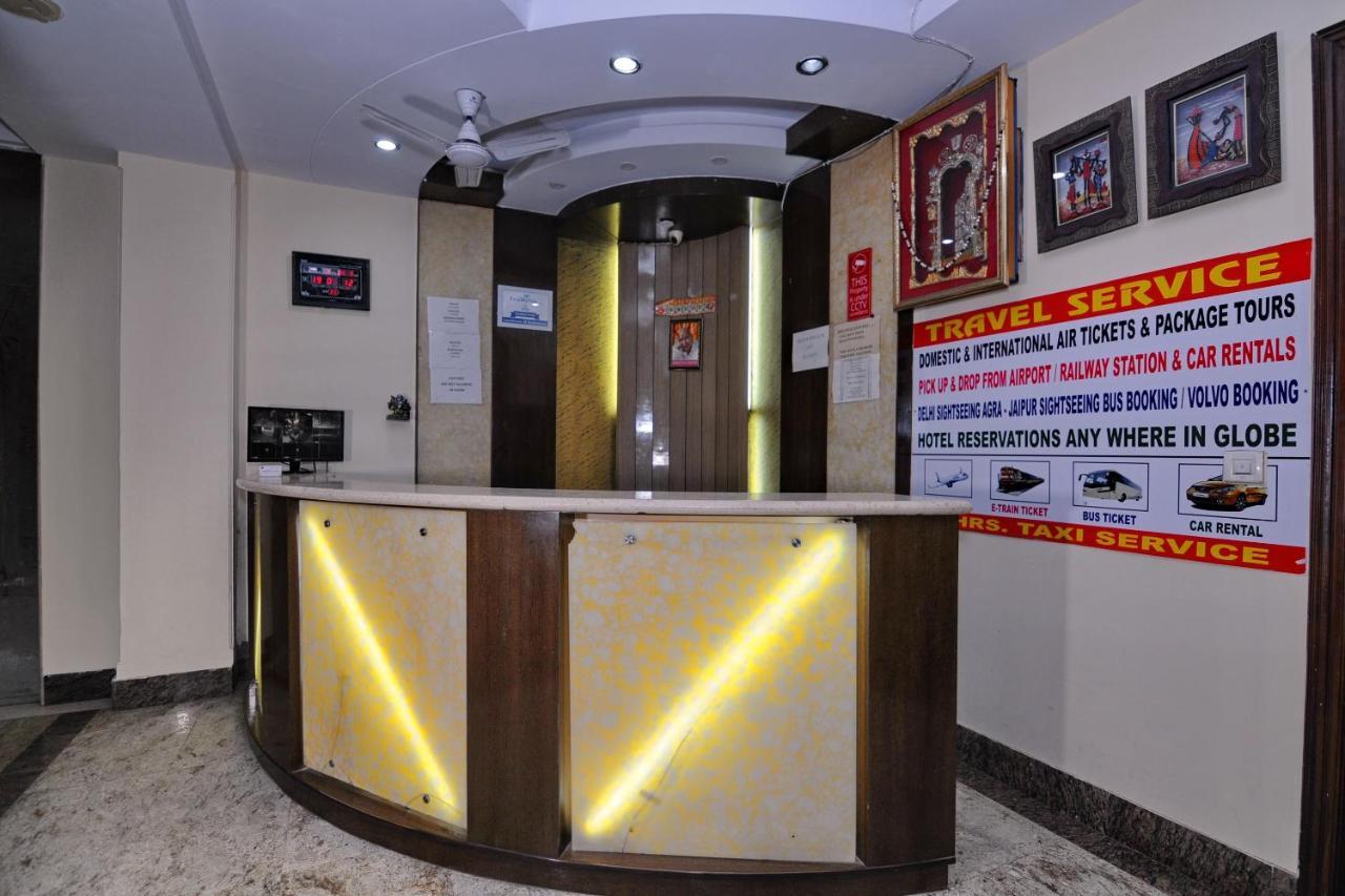 Hotel Tjs Grand Delhi Kültér fotó