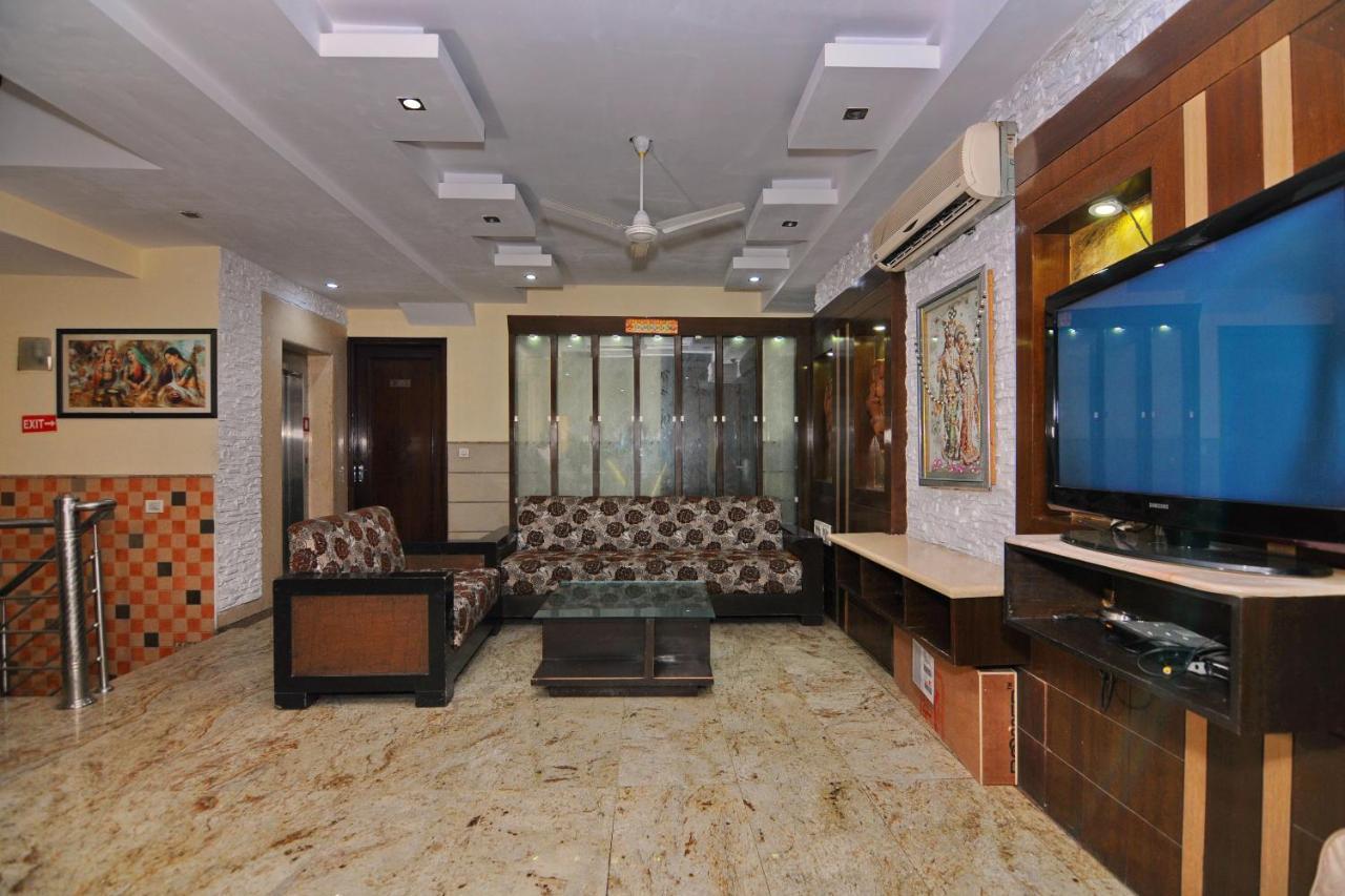 Hotel Tjs Grand Delhi Kültér fotó