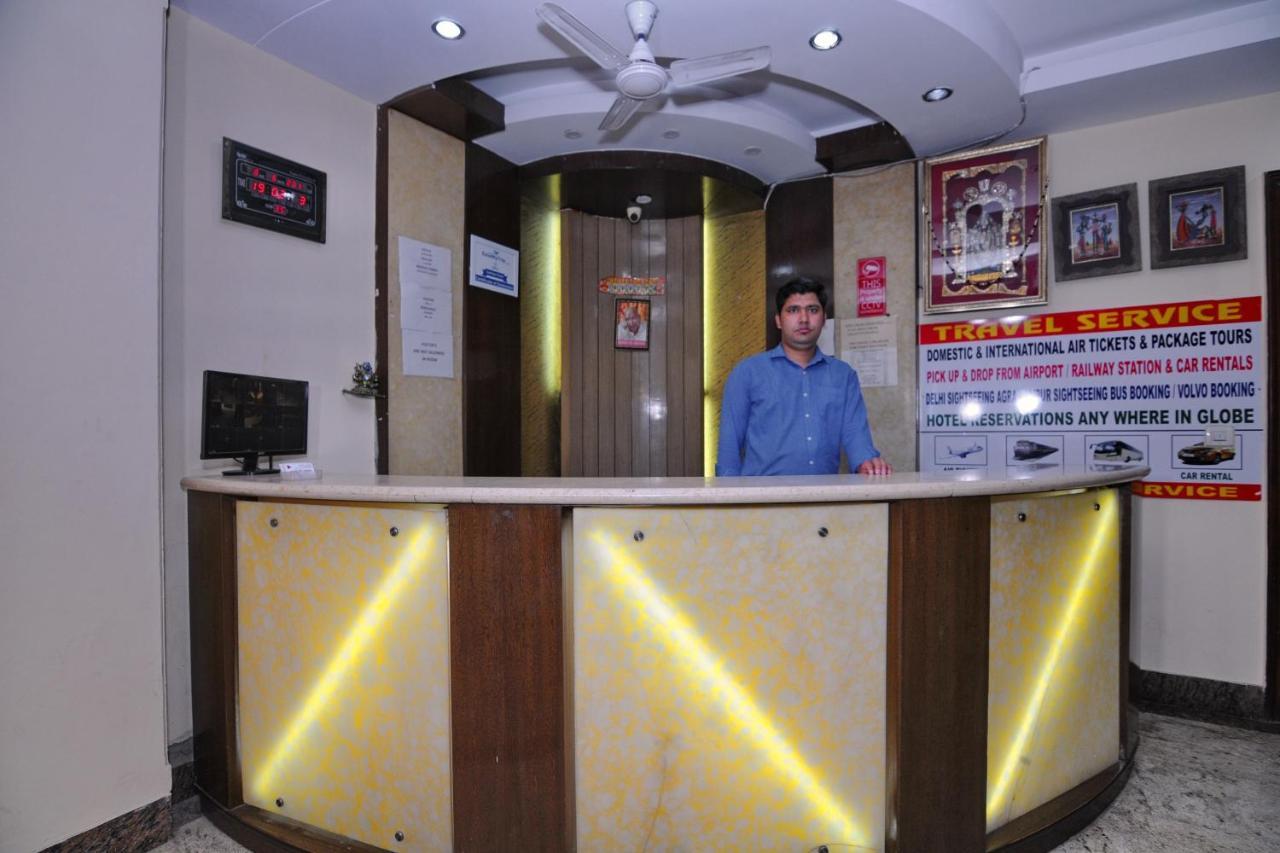 Hotel Tjs Grand Delhi Kültér fotó