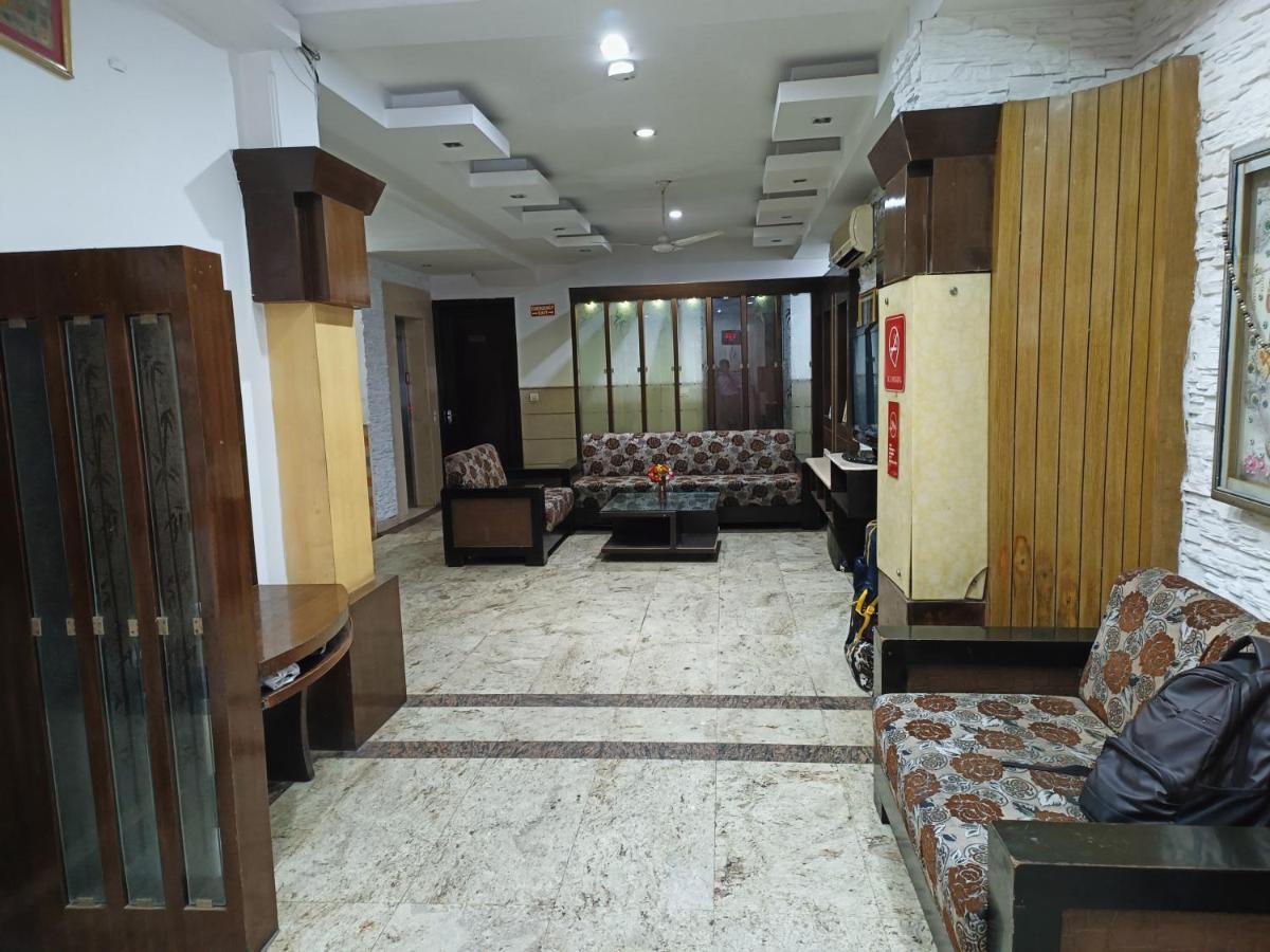 Hotel Tjs Grand Delhi Kültér fotó
