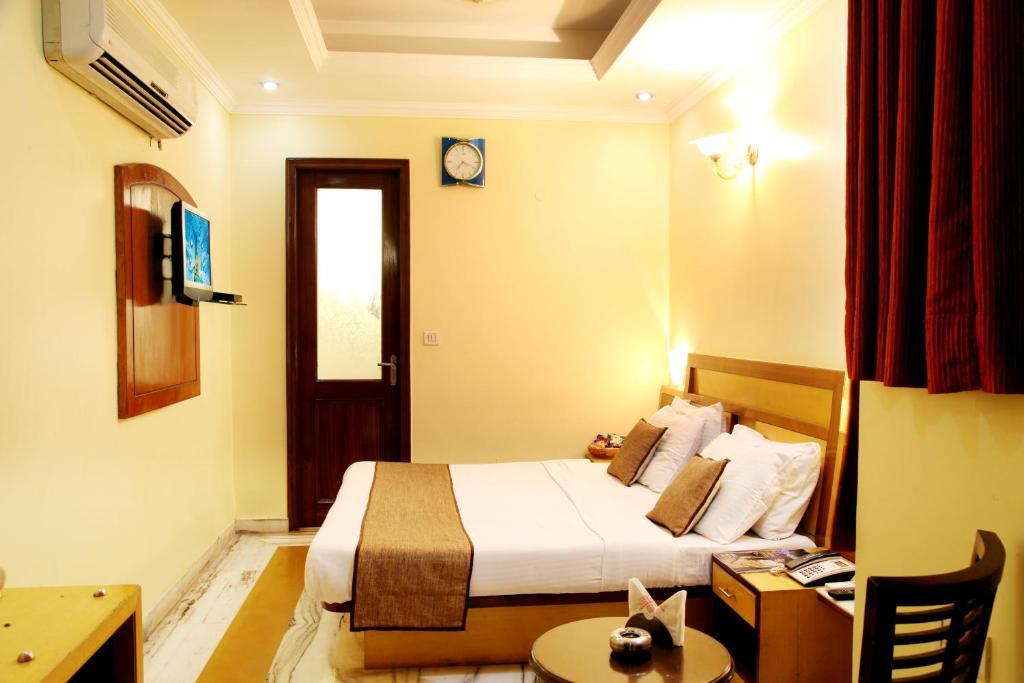 Hotel Tjs Grand Delhi Szoba fotó